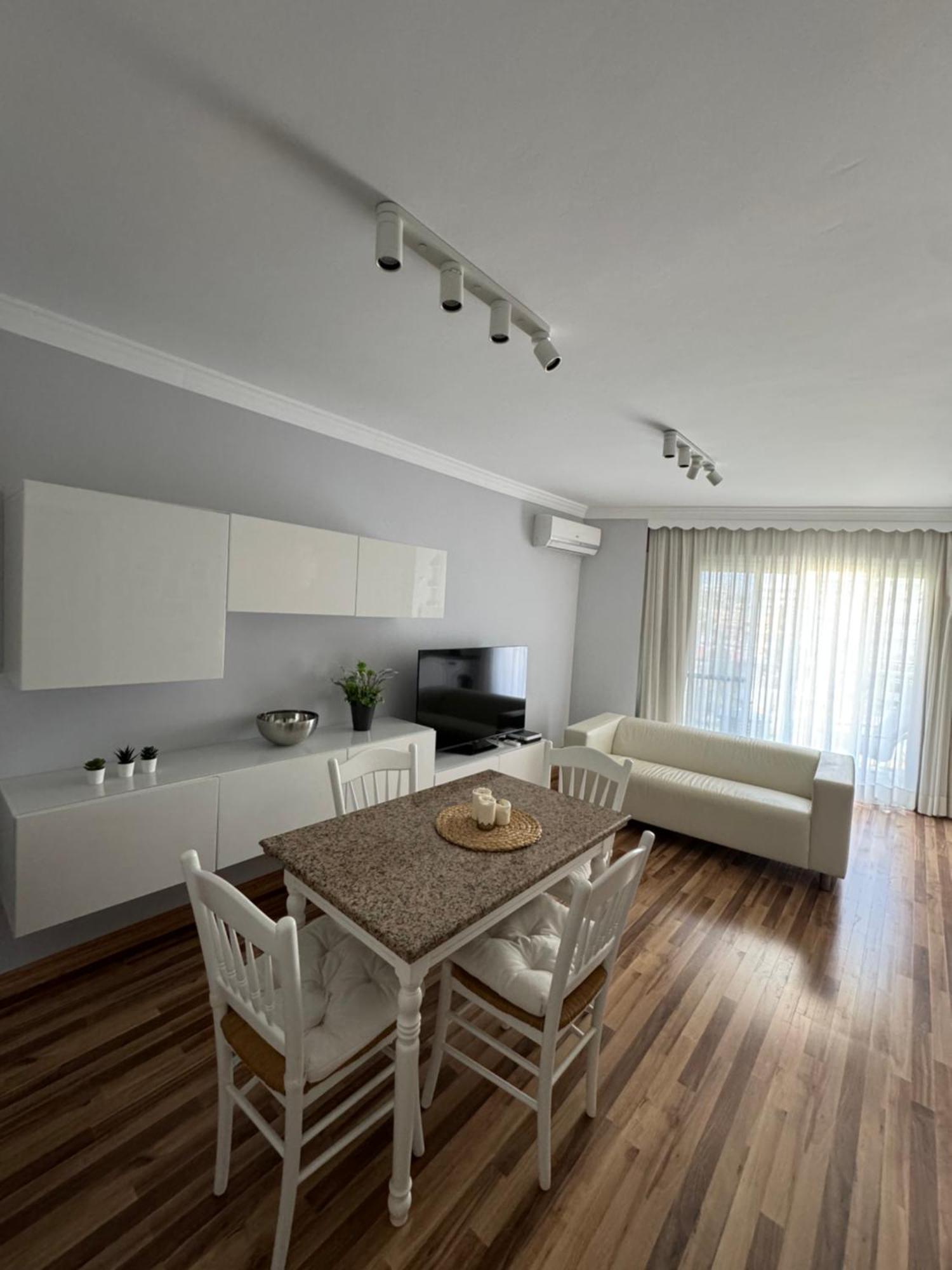 Estudio A Pie De Playa En * Benalmadena